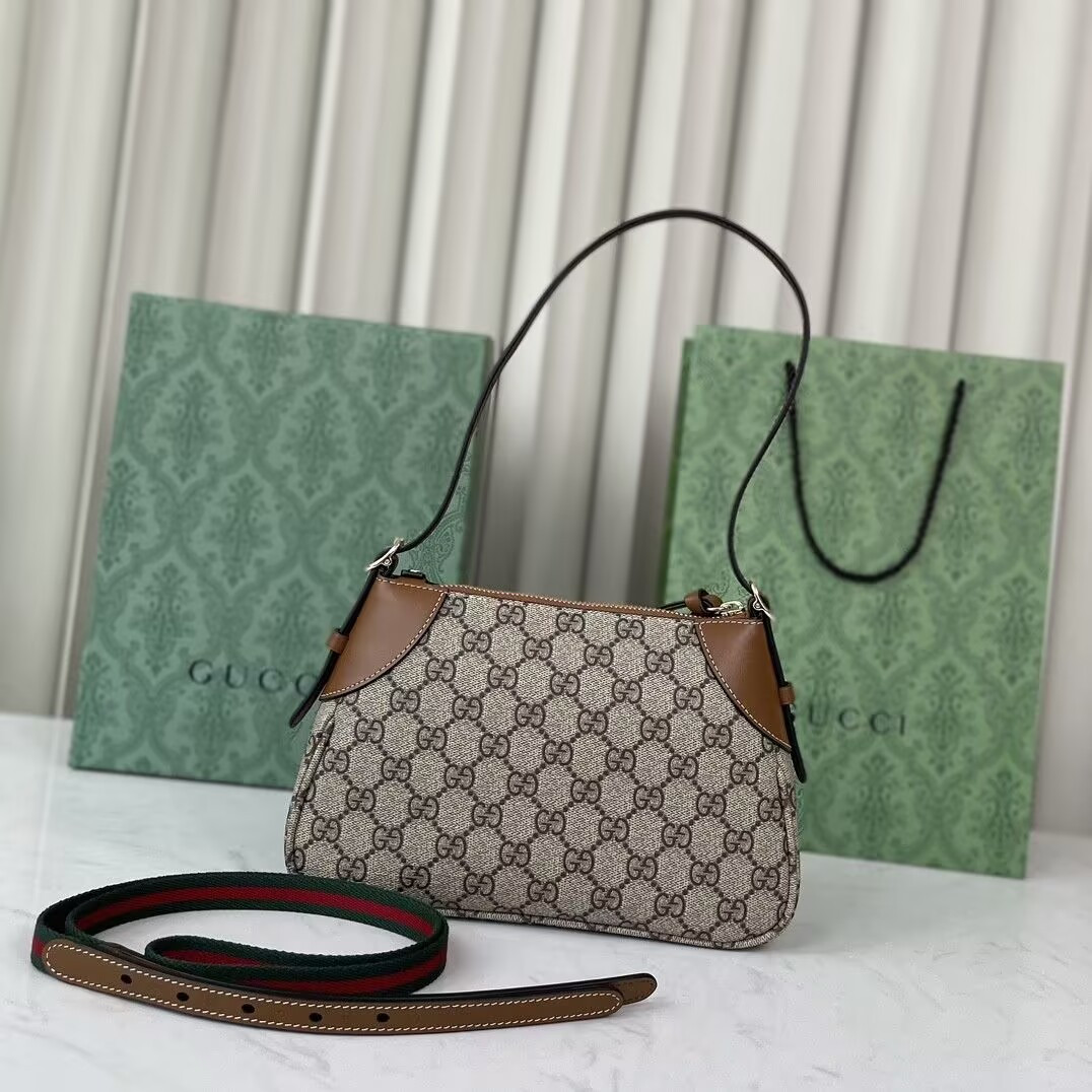 Gvc*1 GG Emblem Shoulder Bag 24.5x16x16cm