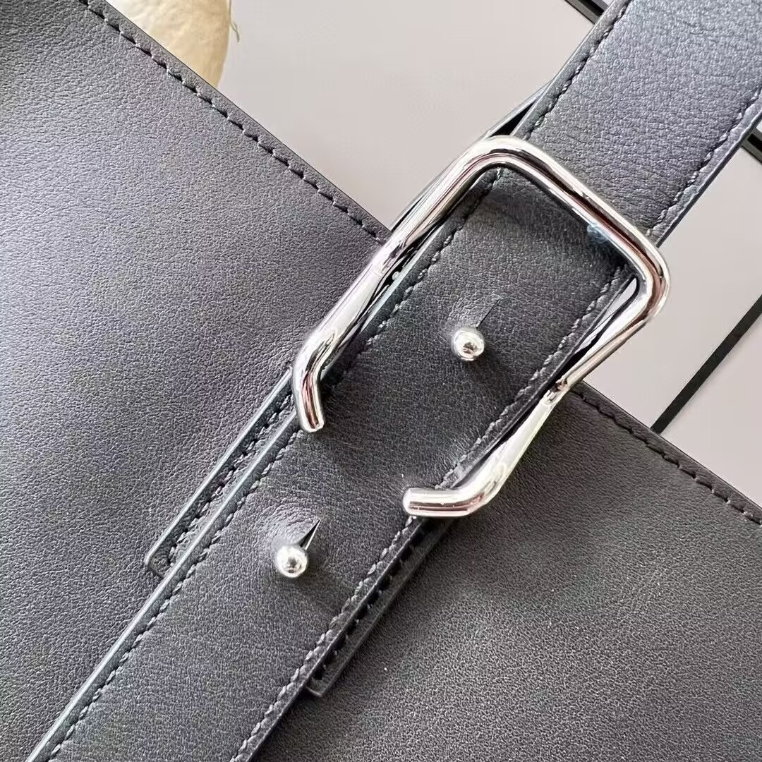 L0ew* Buckle Horizontal Tote in classic calfskin 38.7×9.2×32.9cm