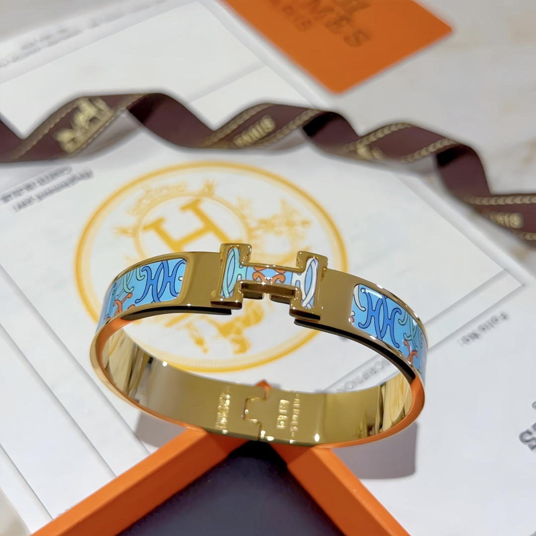 H**me5 enamel bracelet
