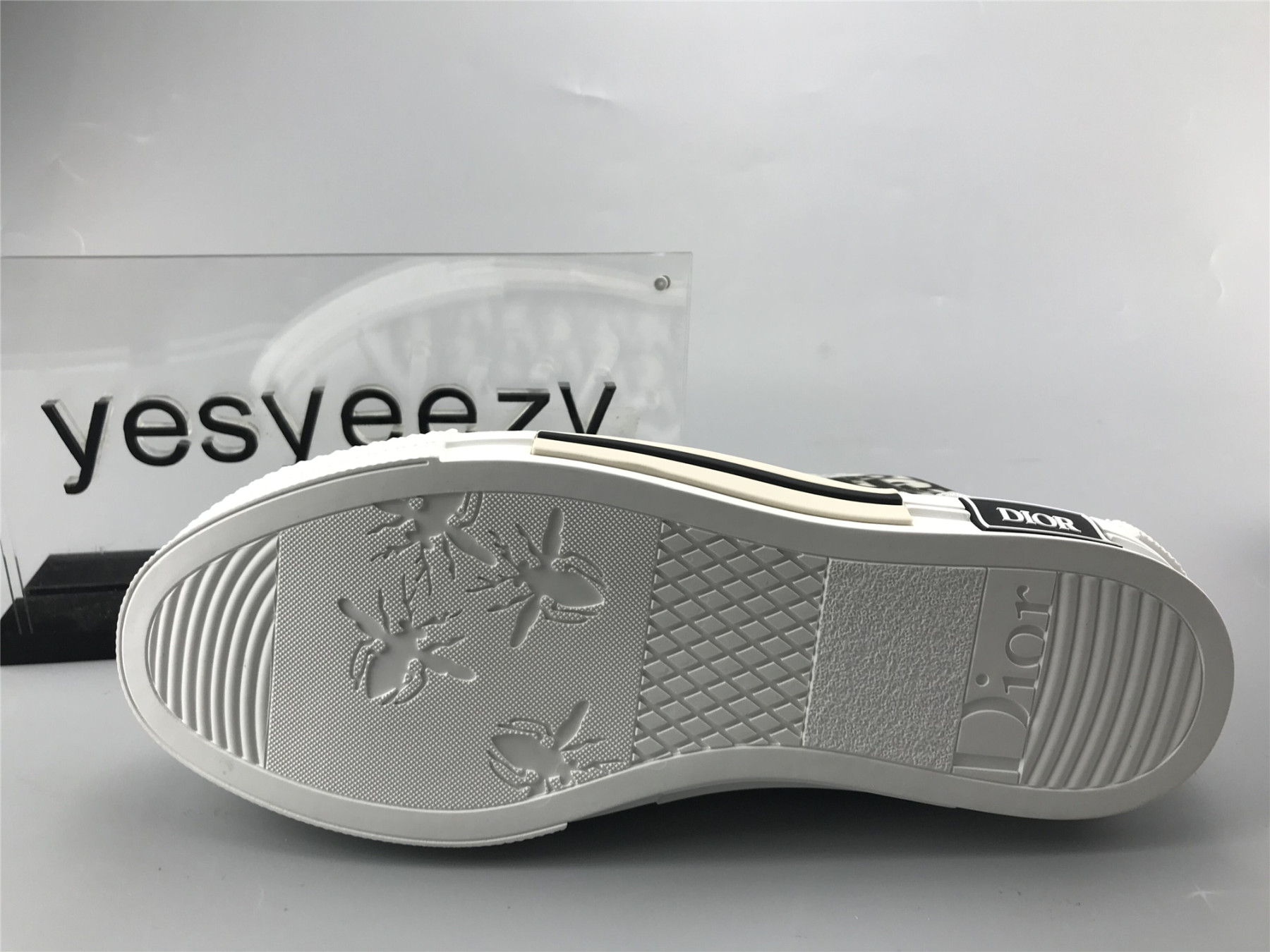 ua D10r b23 high top logo oblique