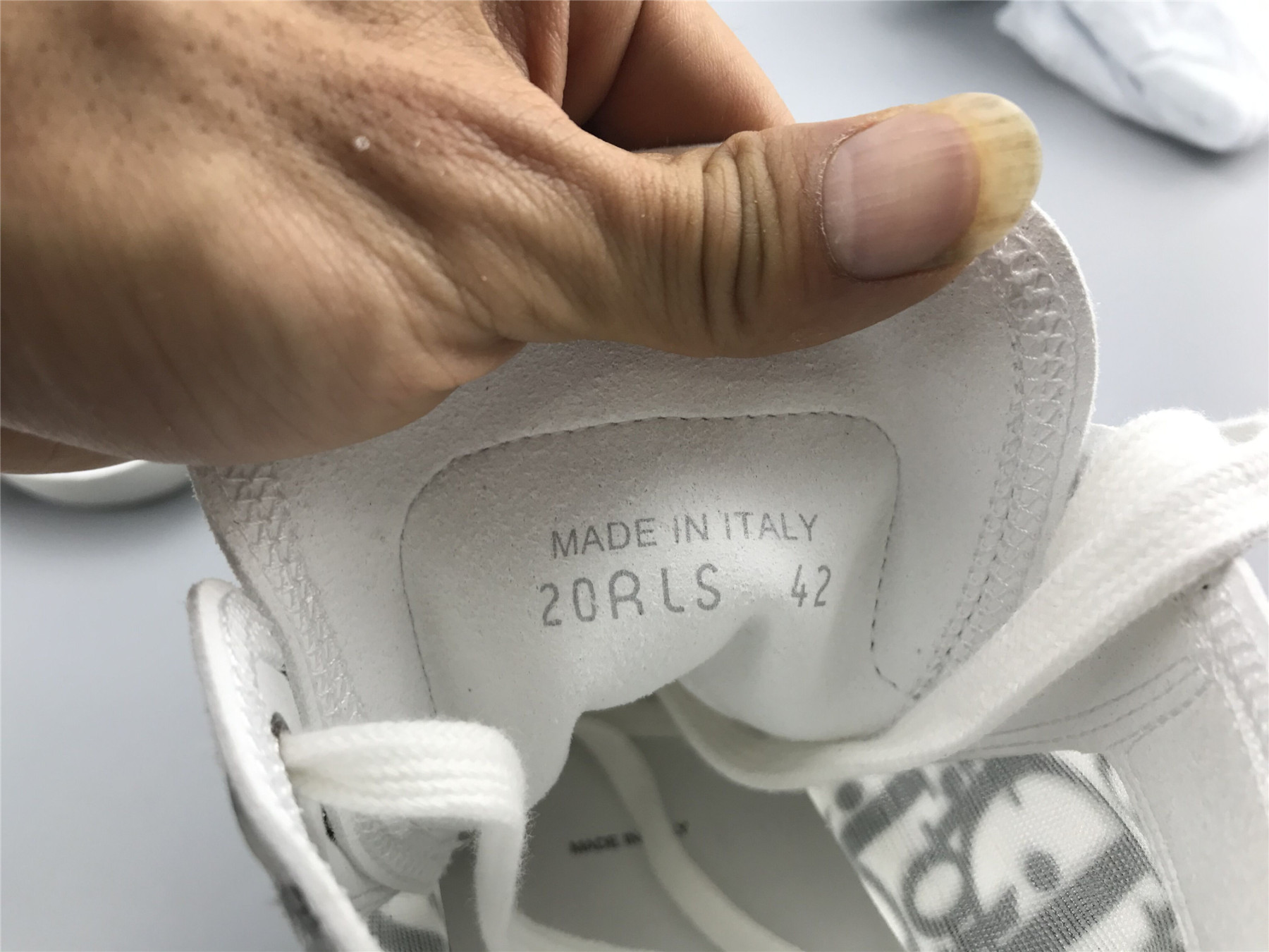 ua D10r b23 high top logo oblique