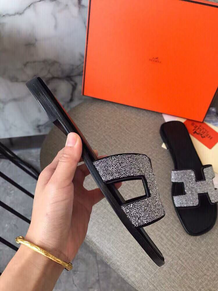 UA H**me5 Oran sandal