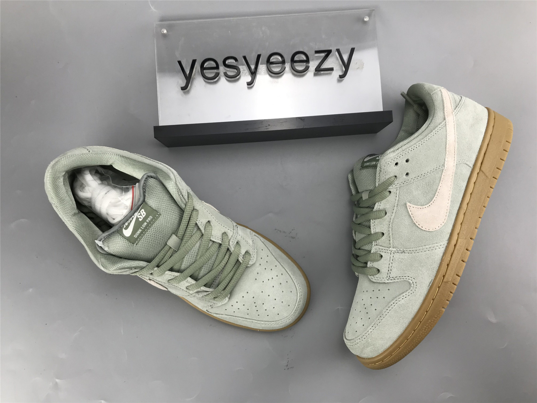 UA NIKE DUNK LOW SB 