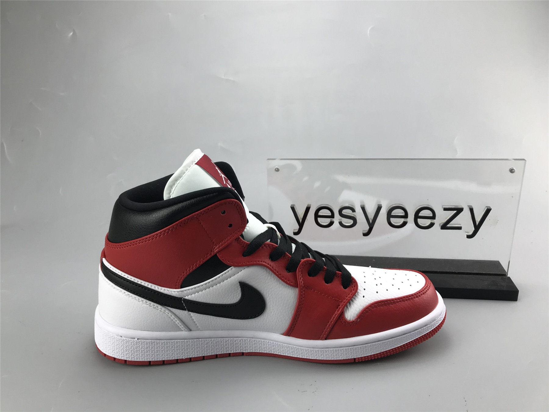 UA AIR JORDAN 1 MID 