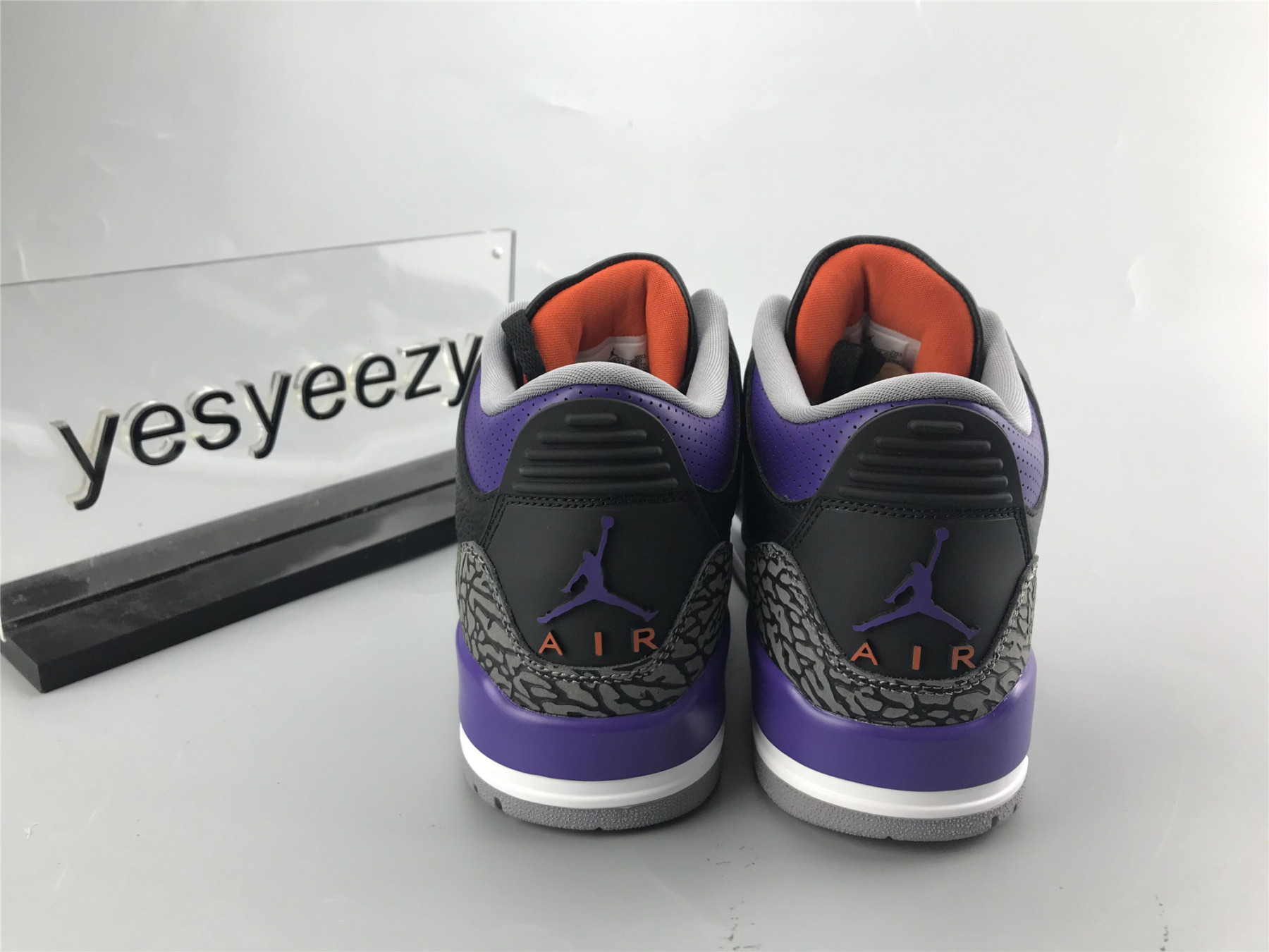 UA AIR JORDAN 3 RETRO 