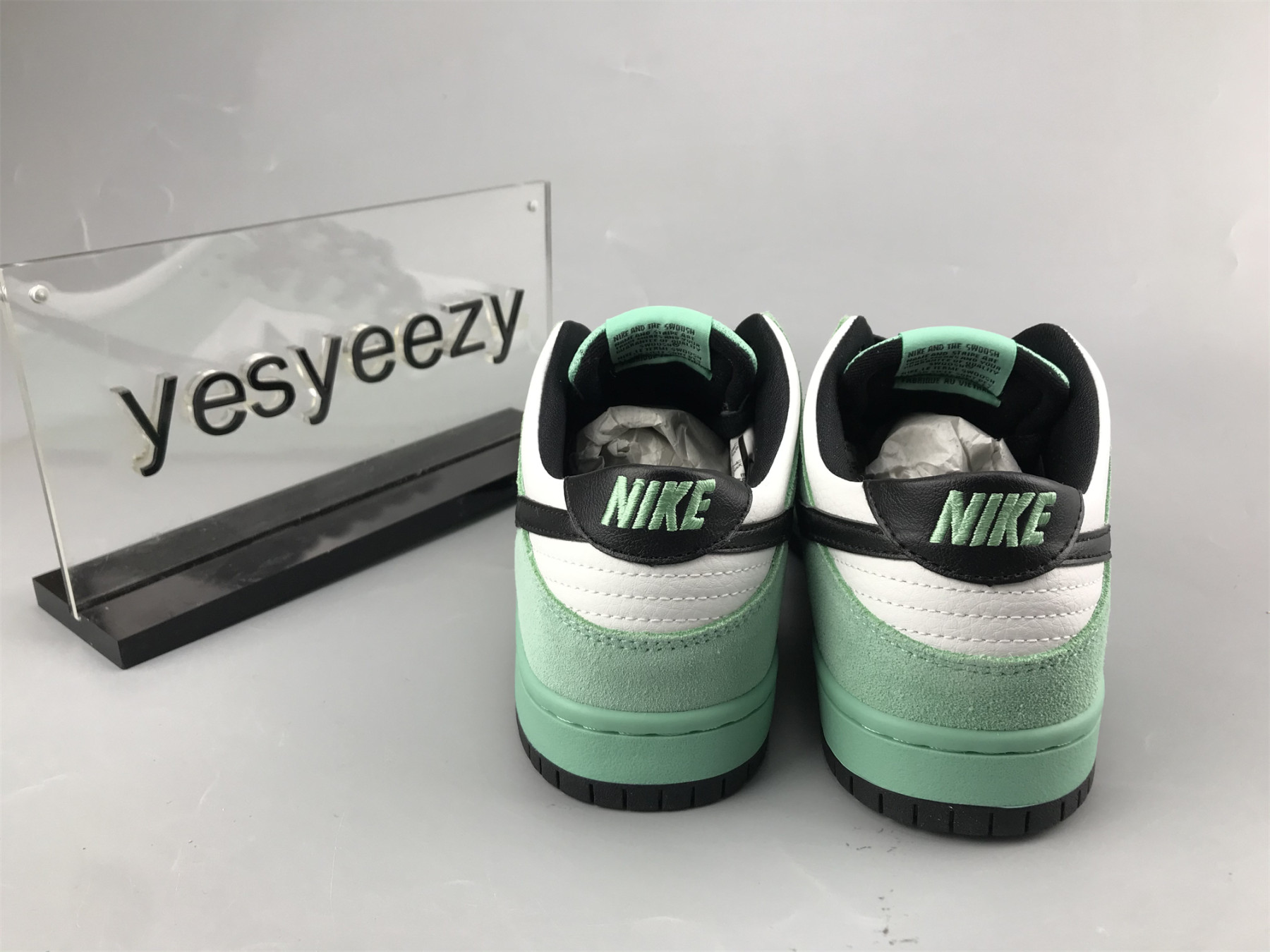 UA NIKE SB DUNK LOW 