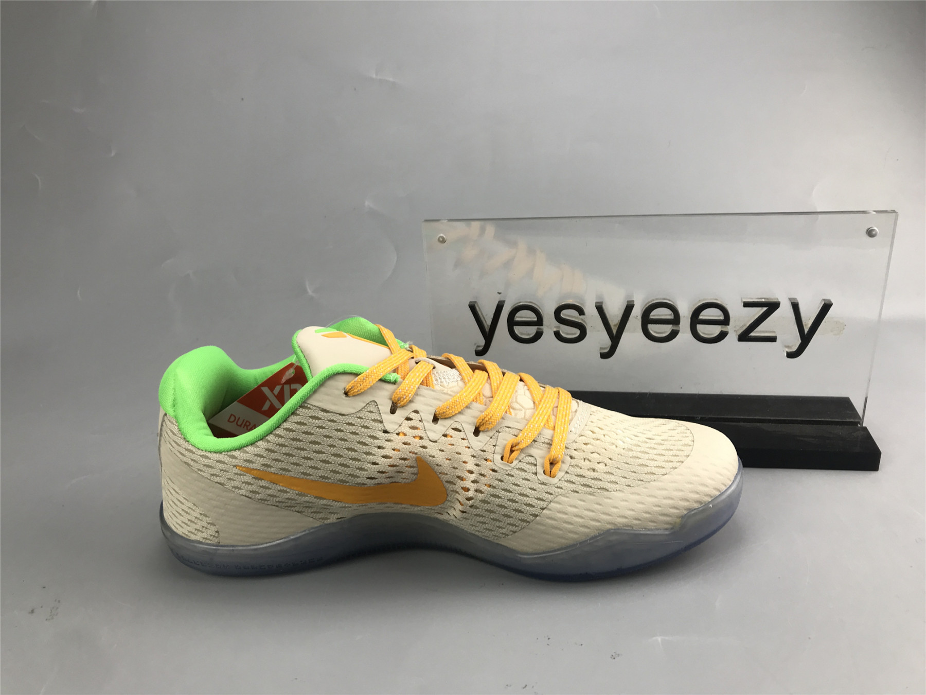 UA NIKE KOBE 11 