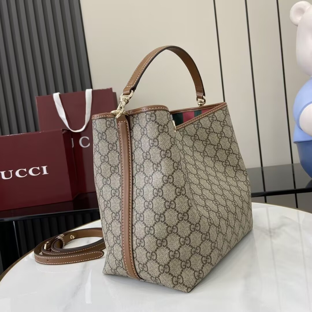 Gvc*1 GG Emblem Medium Bucket Bag 25x25x15.5cm