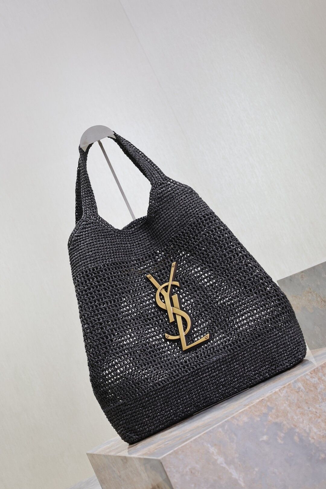 Y51 ICARE IN RAFFIA 37-55x43x5cm