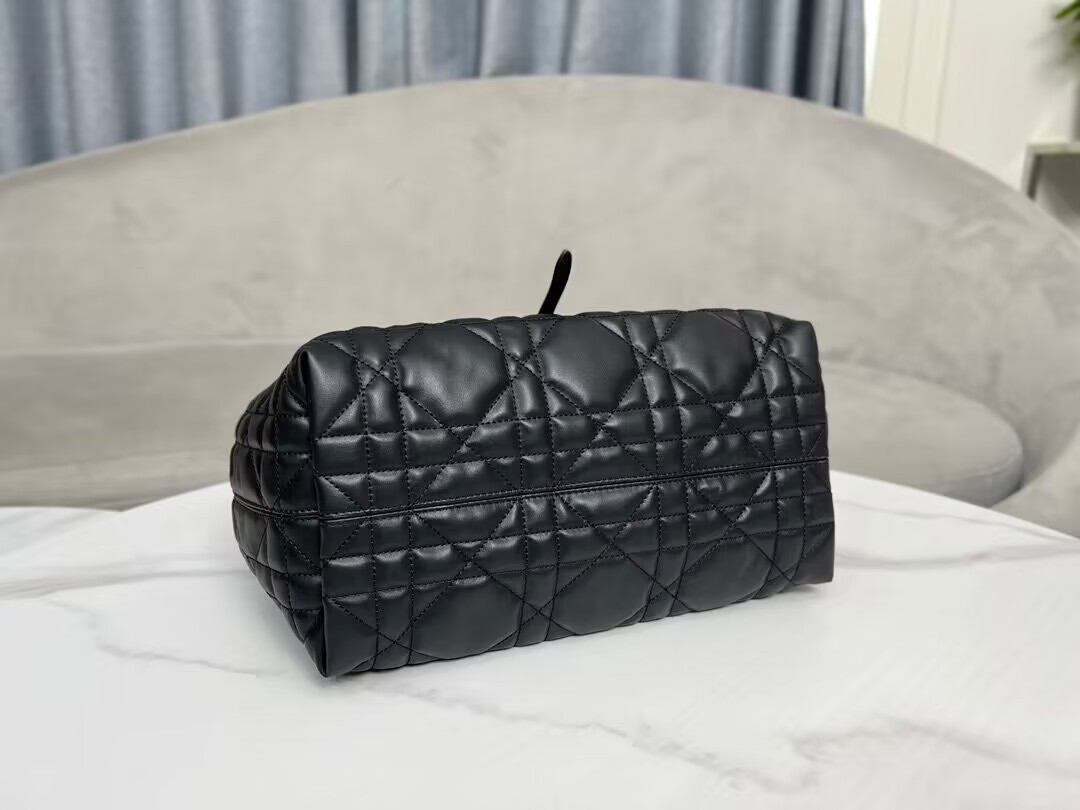 D10r Toujours Bag Medium Black 11 x 8.5 x 6.5 inches