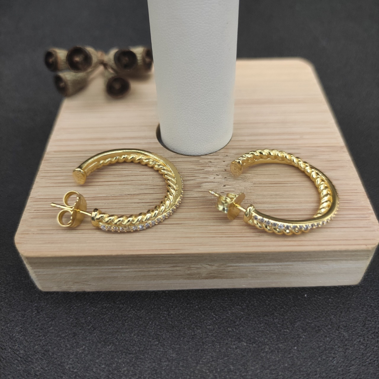 dau1d Yvrm*n lemniscate d1am0nd earrings(inner diameter about 2cm)
