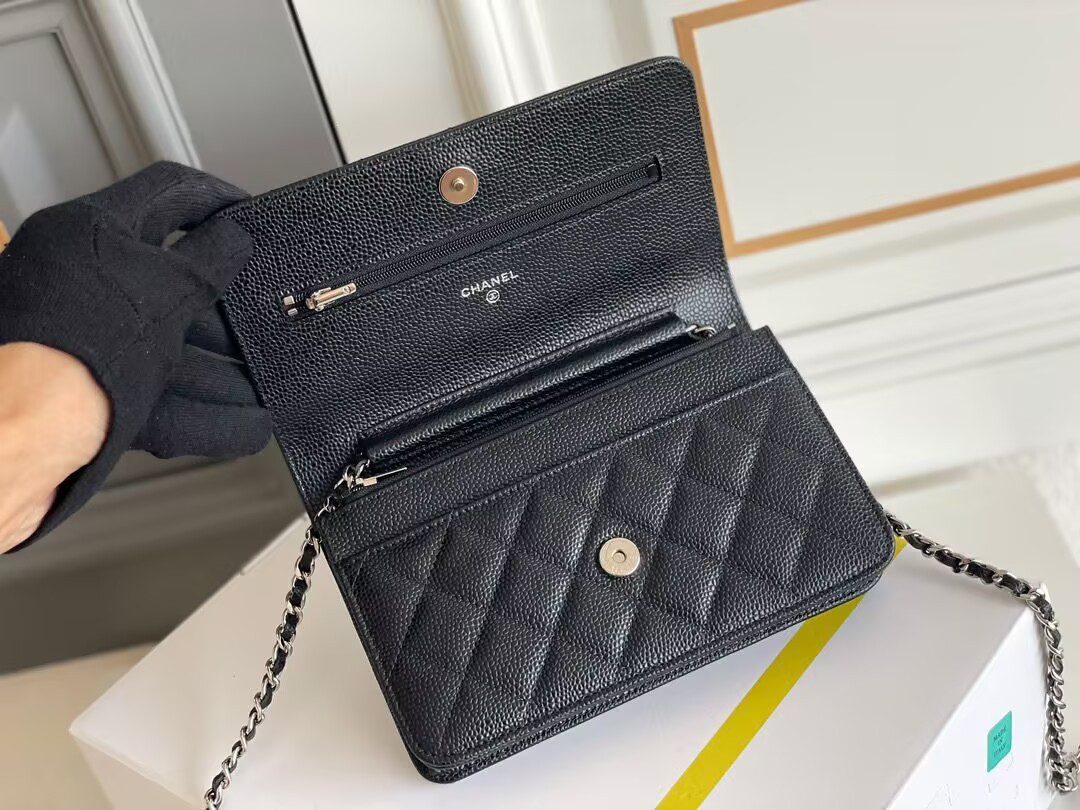 Ch**el WOC CLASSIC WALLET ON CHAIN 12.3x19.2x3.5cm