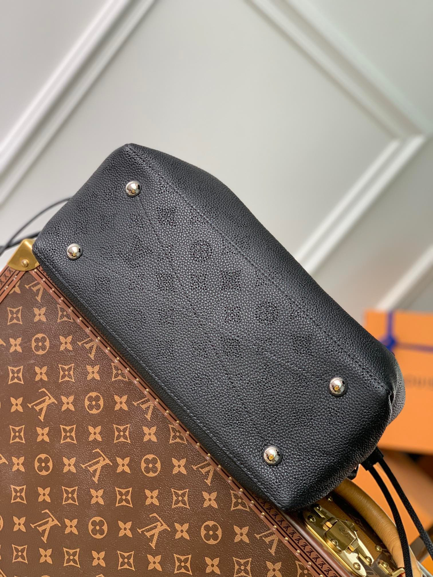 Bella tote M59200