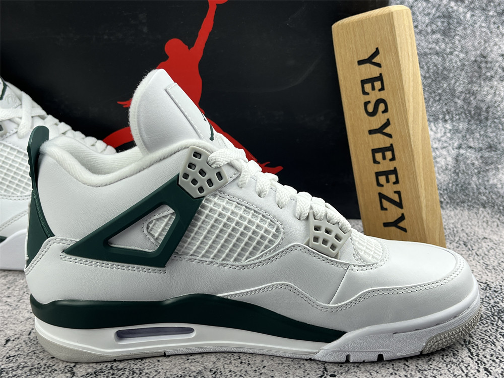 UA AIR JORDAN 4 RETRO 