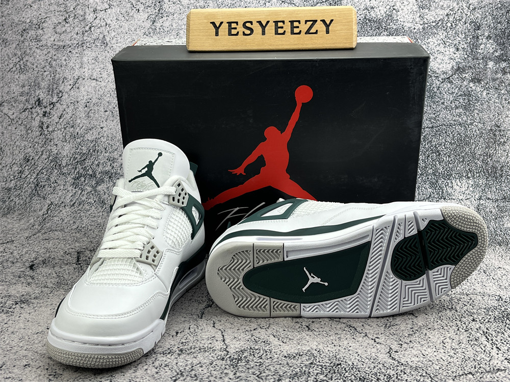 UA AIR JORDAN 4 RETRO 