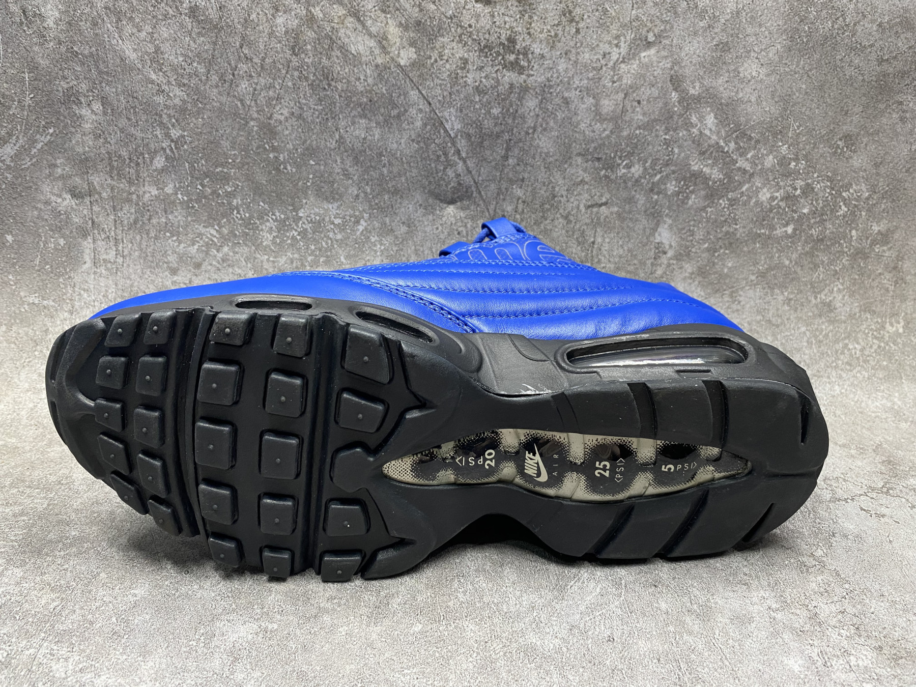 UA NIKE Air Max 95