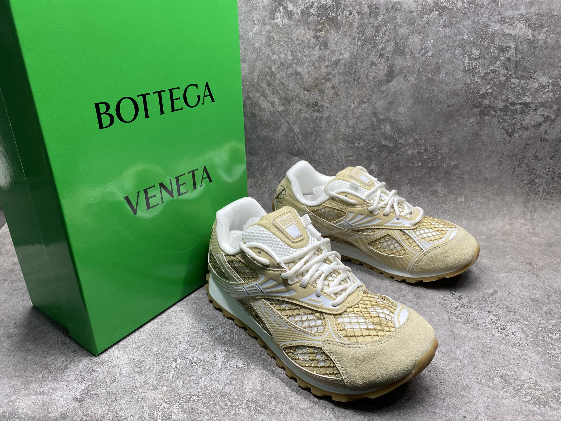 ua b0tte*a Ven*ta orbit sneaker