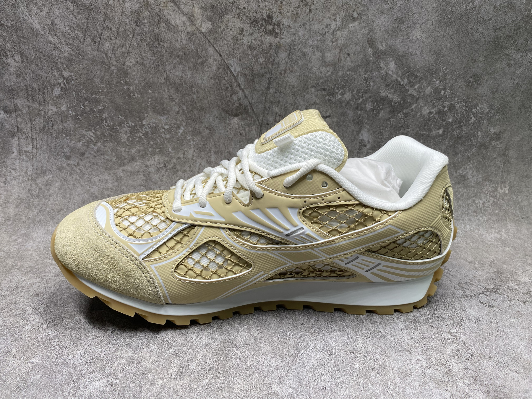 ua b0tte*a Ven*ta orbit sneaker