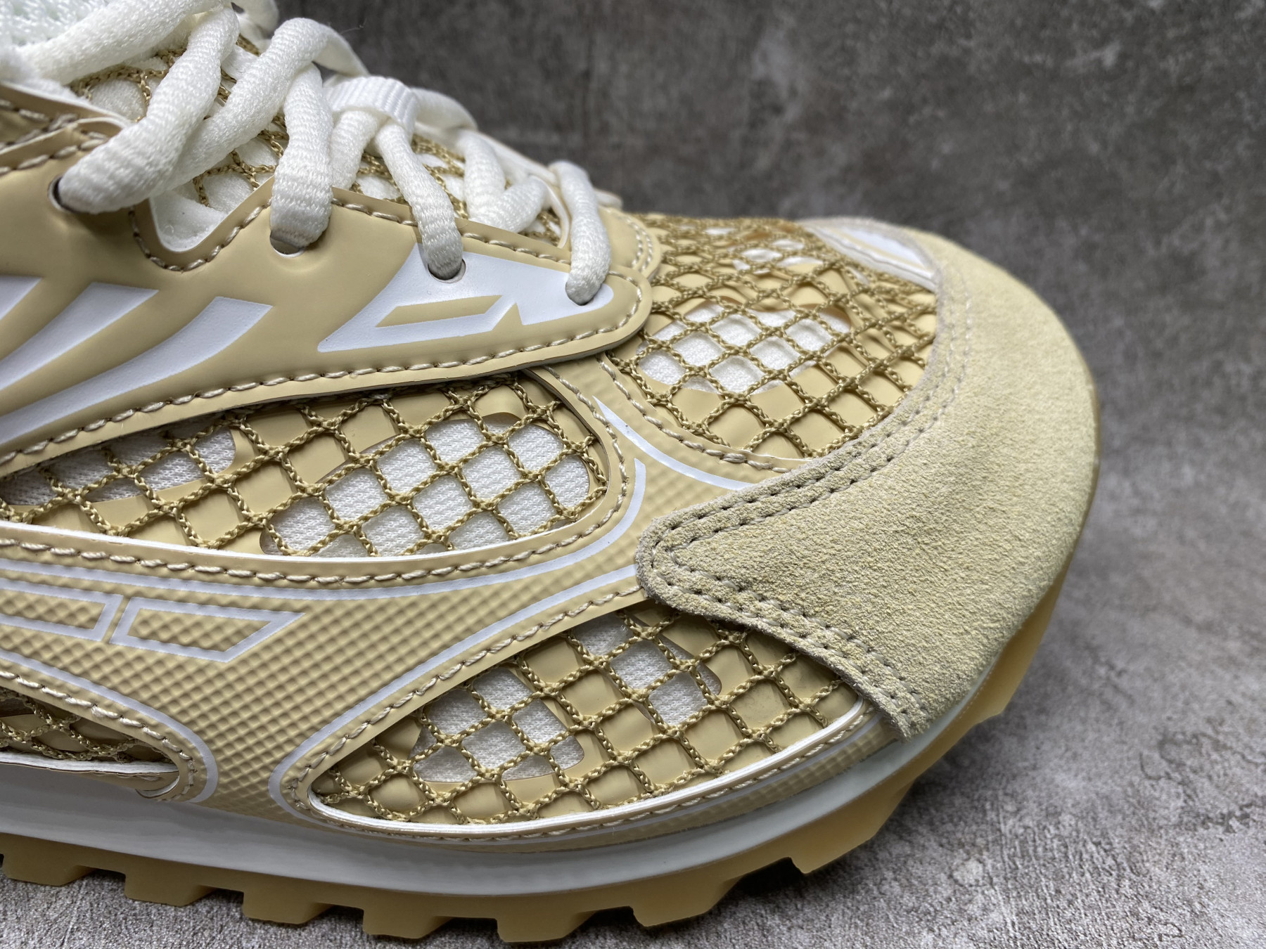 ua b0tte*a Ven*ta orbit sneaker