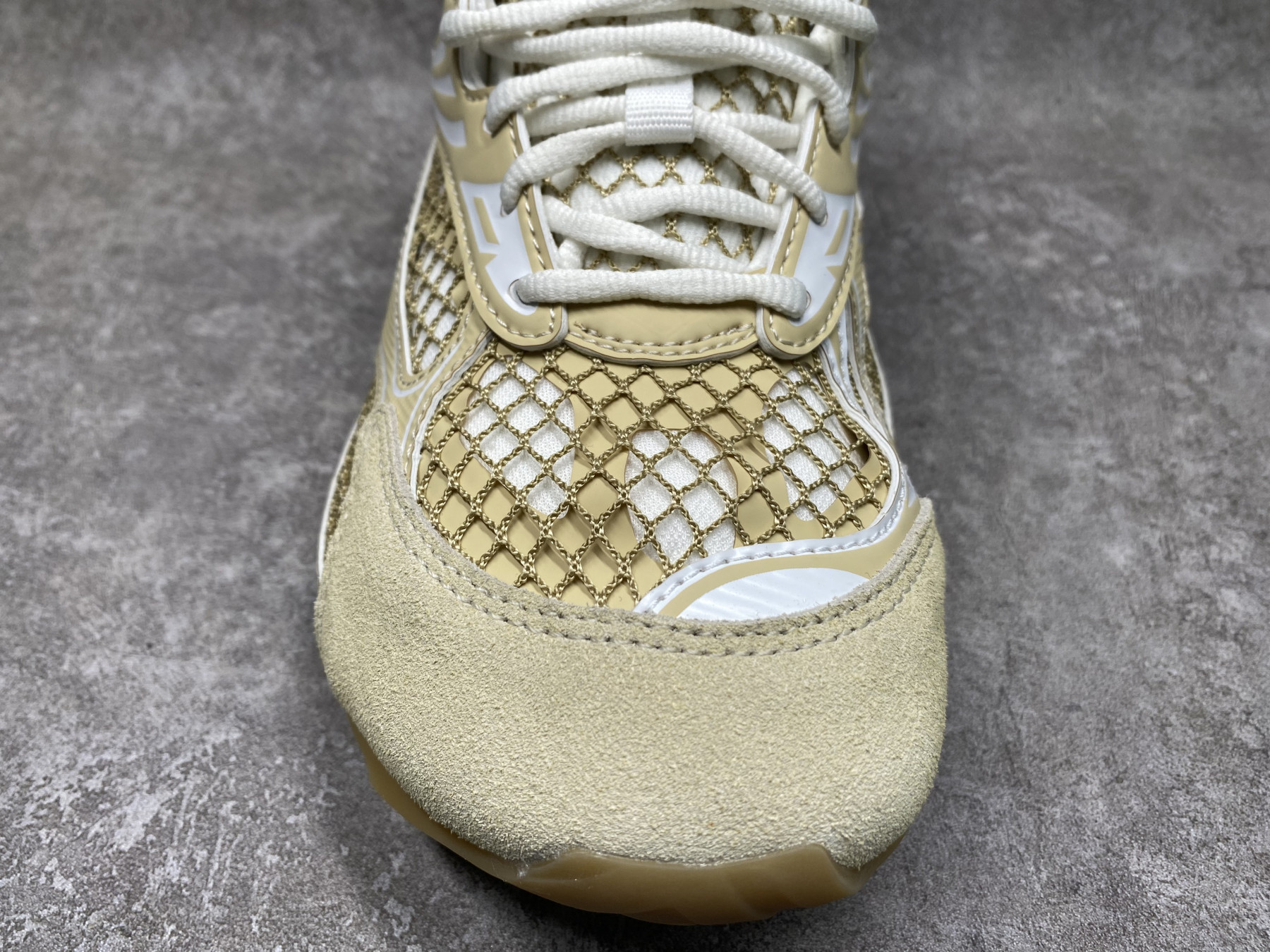 ua b0tte*a Ven*ta orbit sneaker