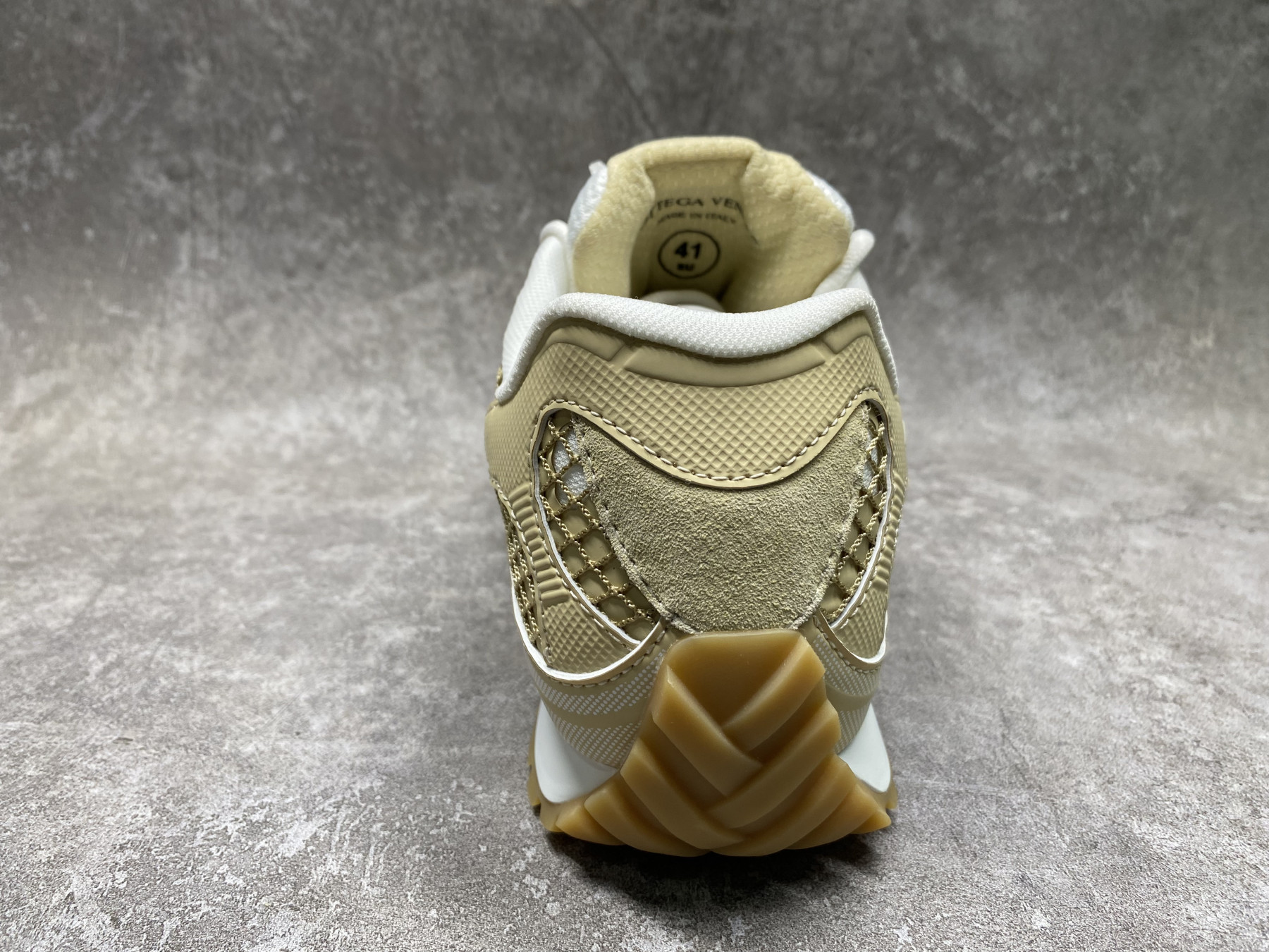 ua b0tte*a Ven*ta orbit sneaker