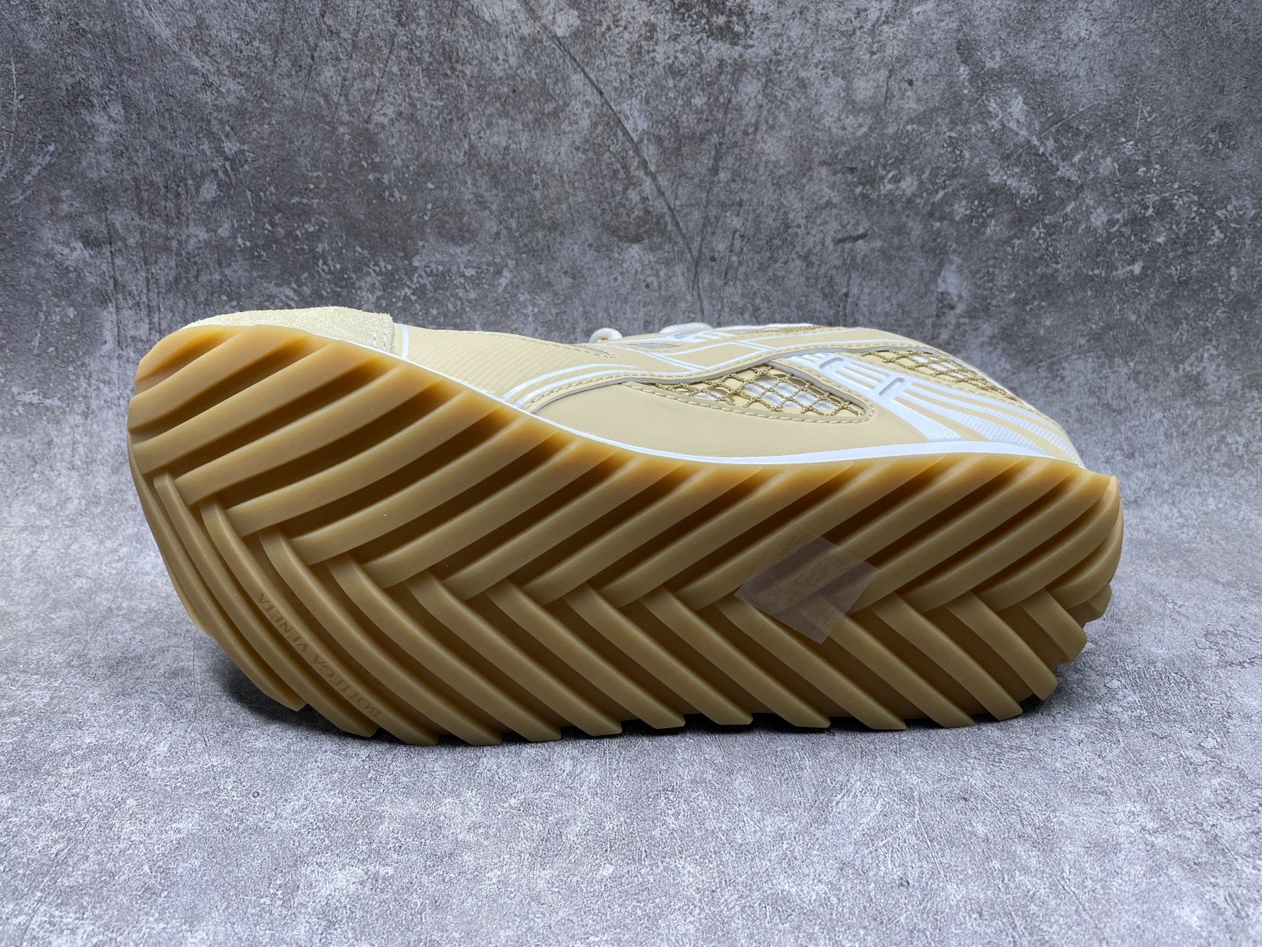 ua b0tte*a Ven*ta orbit sneaker