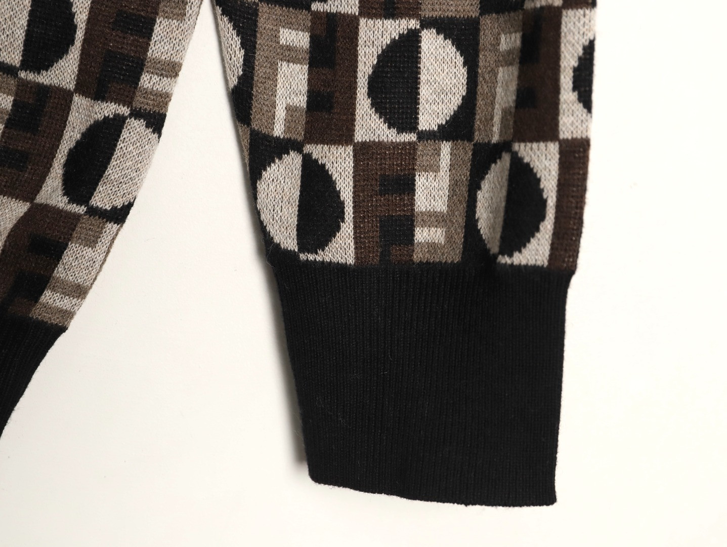 F**di fd knitting sweaters