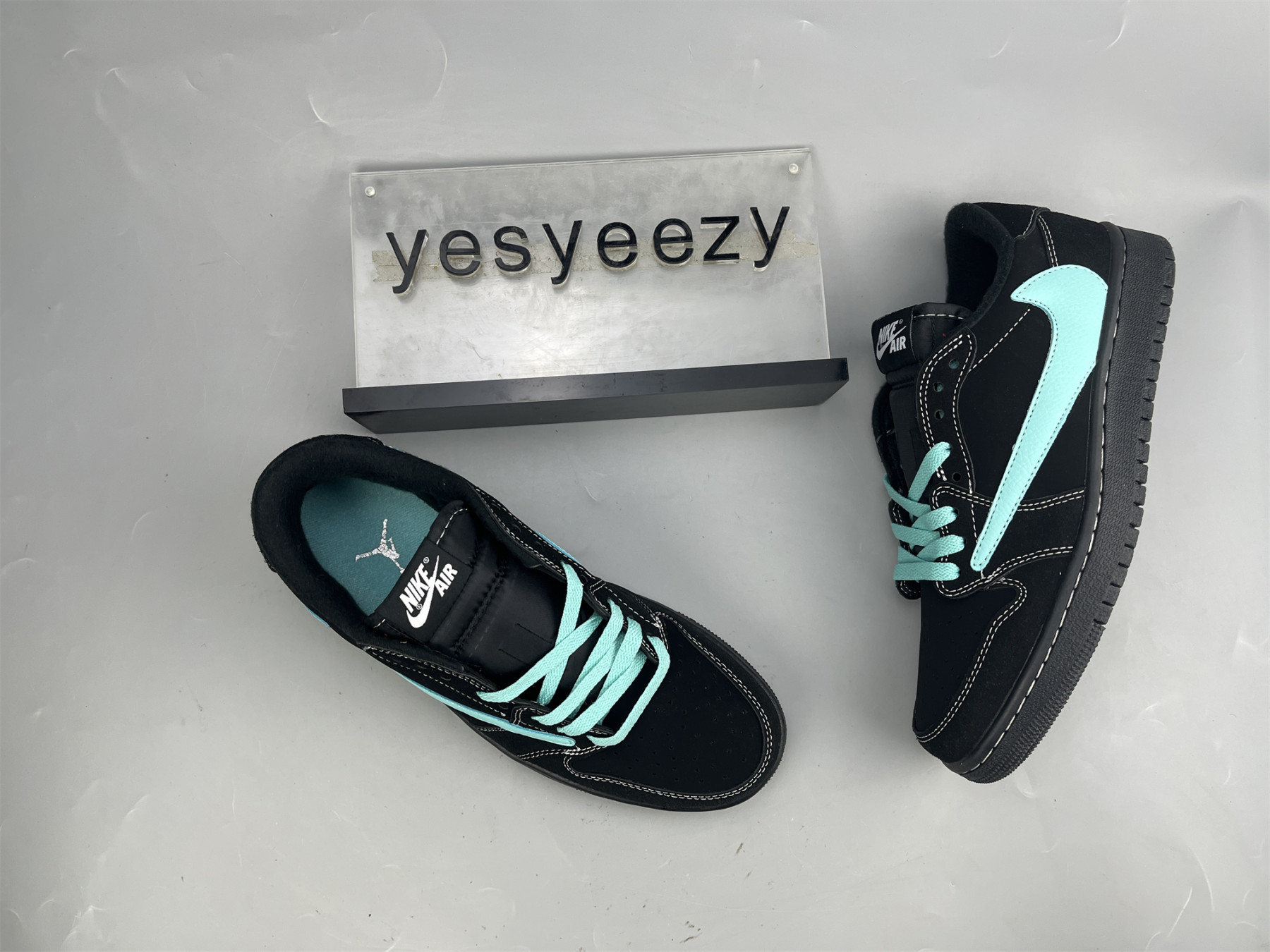 ua air jordan 1 low t*f*ny phanT0m