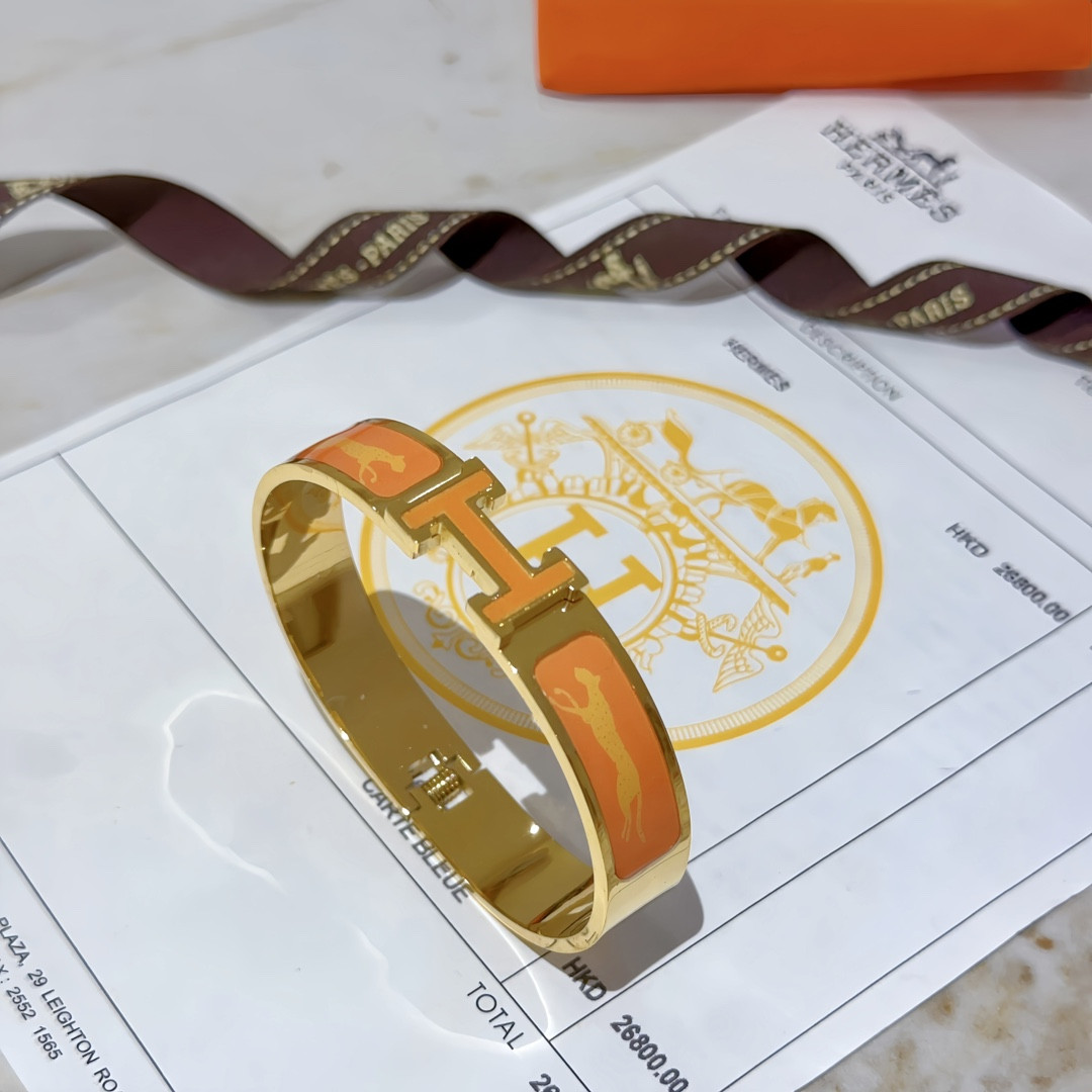 H**me5 enamel bracelet