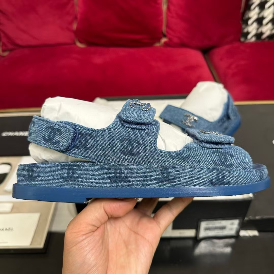 UA Ch**el Slides