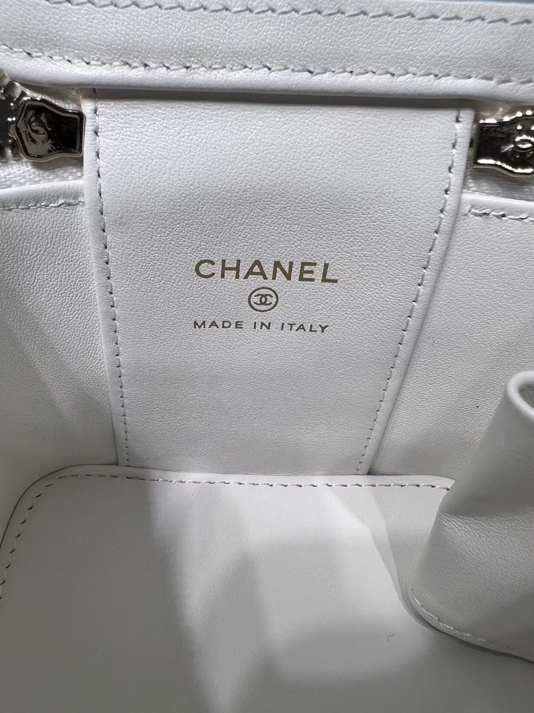Ch**el Small Vanity with Chain 9.5x13x6cm