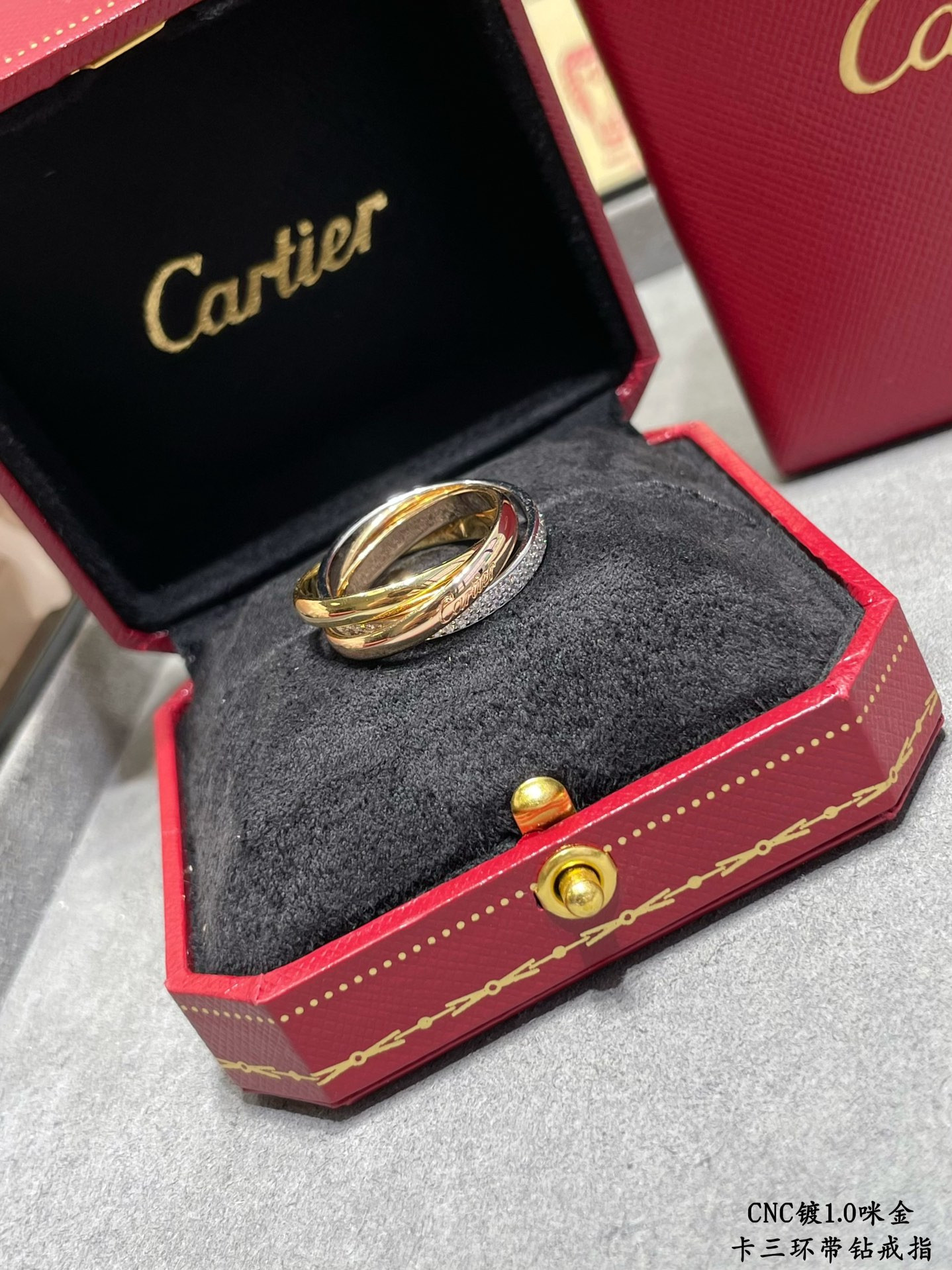Ca*t1er three-band D1am0nd ring