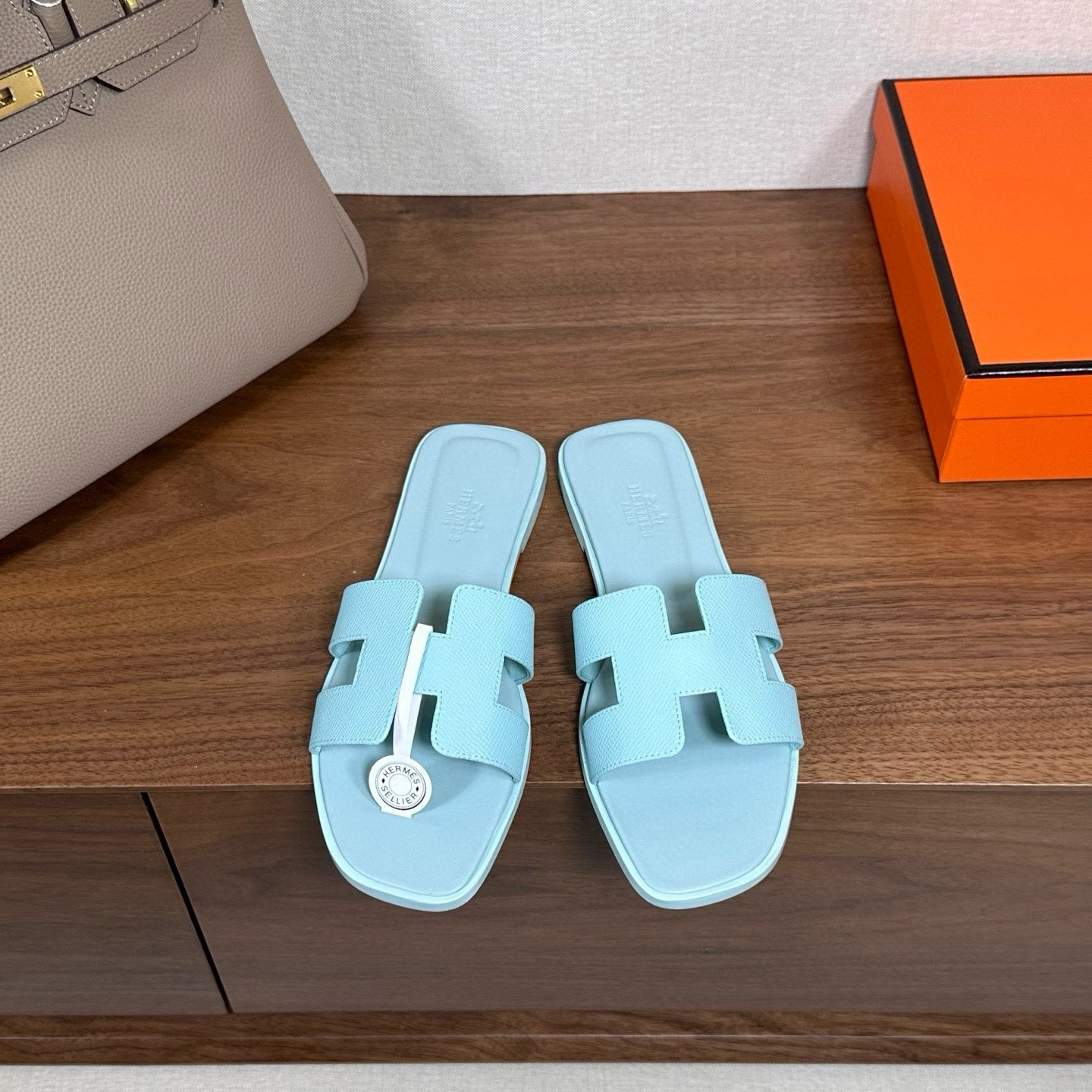 UA H**me5 Oran sandal