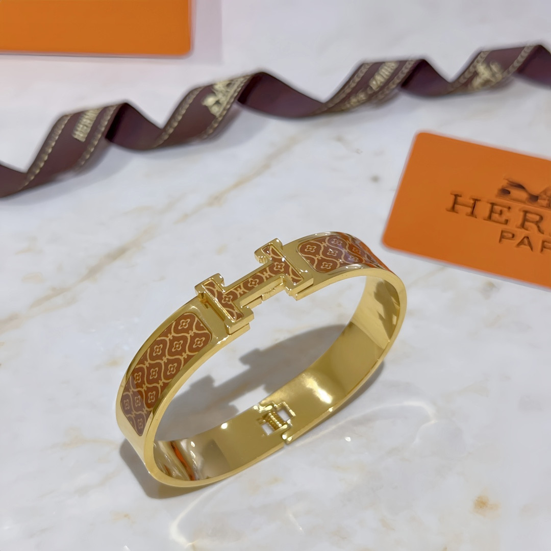 H**me5 enamel bracelet