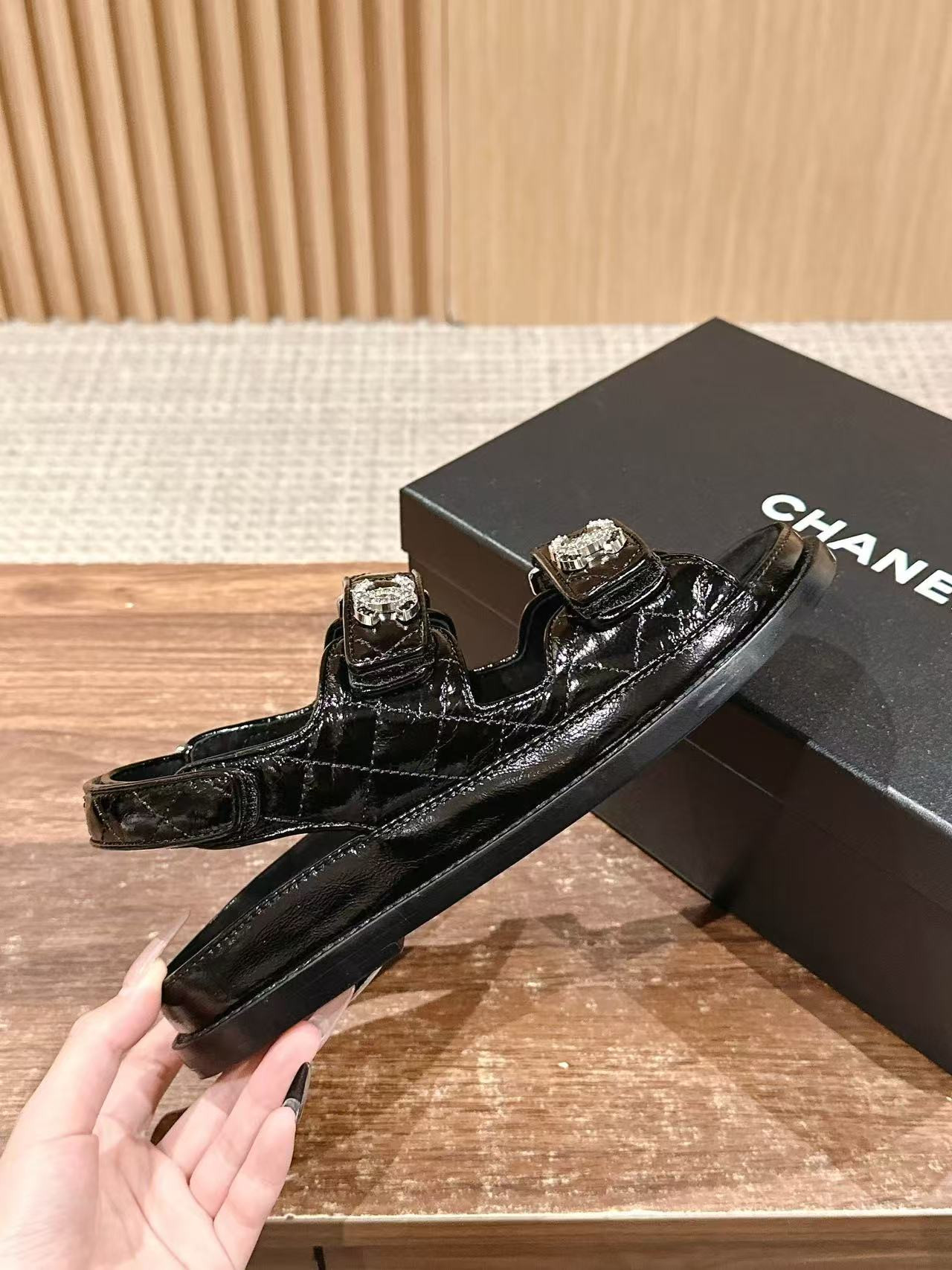 UA Ch**el Slides