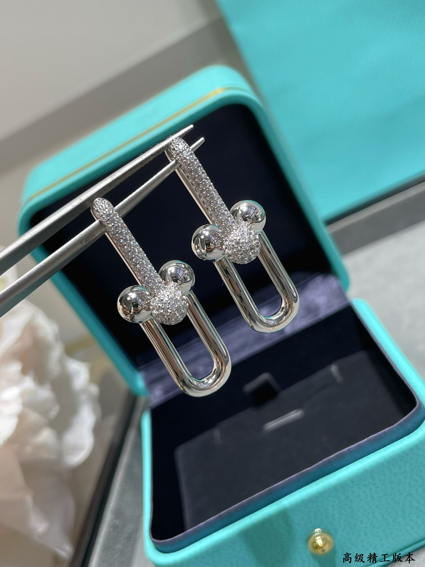 t*f*ny & co. stirrup with D1am0nd double hoop earrings