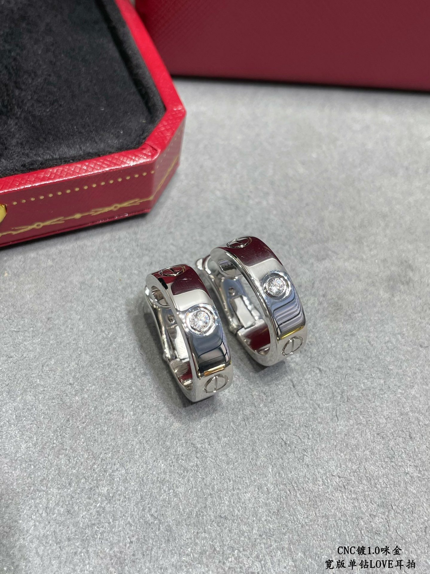 Ca*t1er Wide version single D1am0nd LOVE Earrings