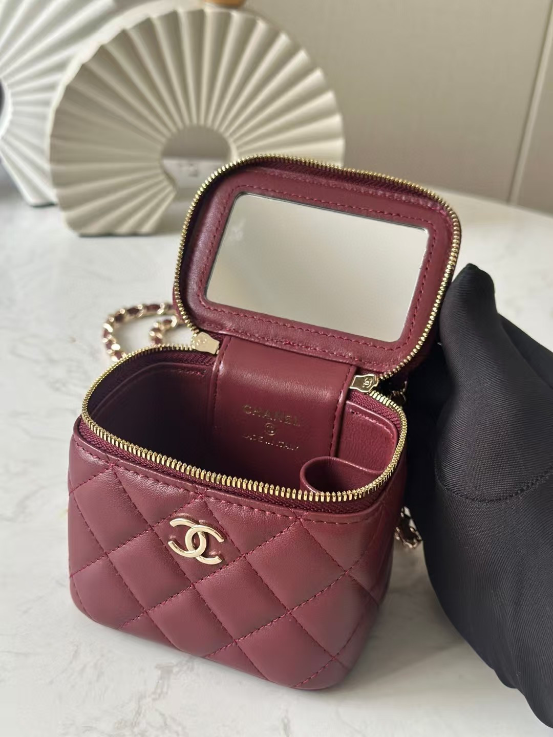 Ch**el Classic Top Handle Vanity Case with Chain 10x7x9cm