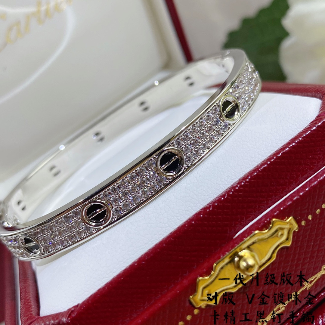 Ca*t1er Black nail star Bracelet