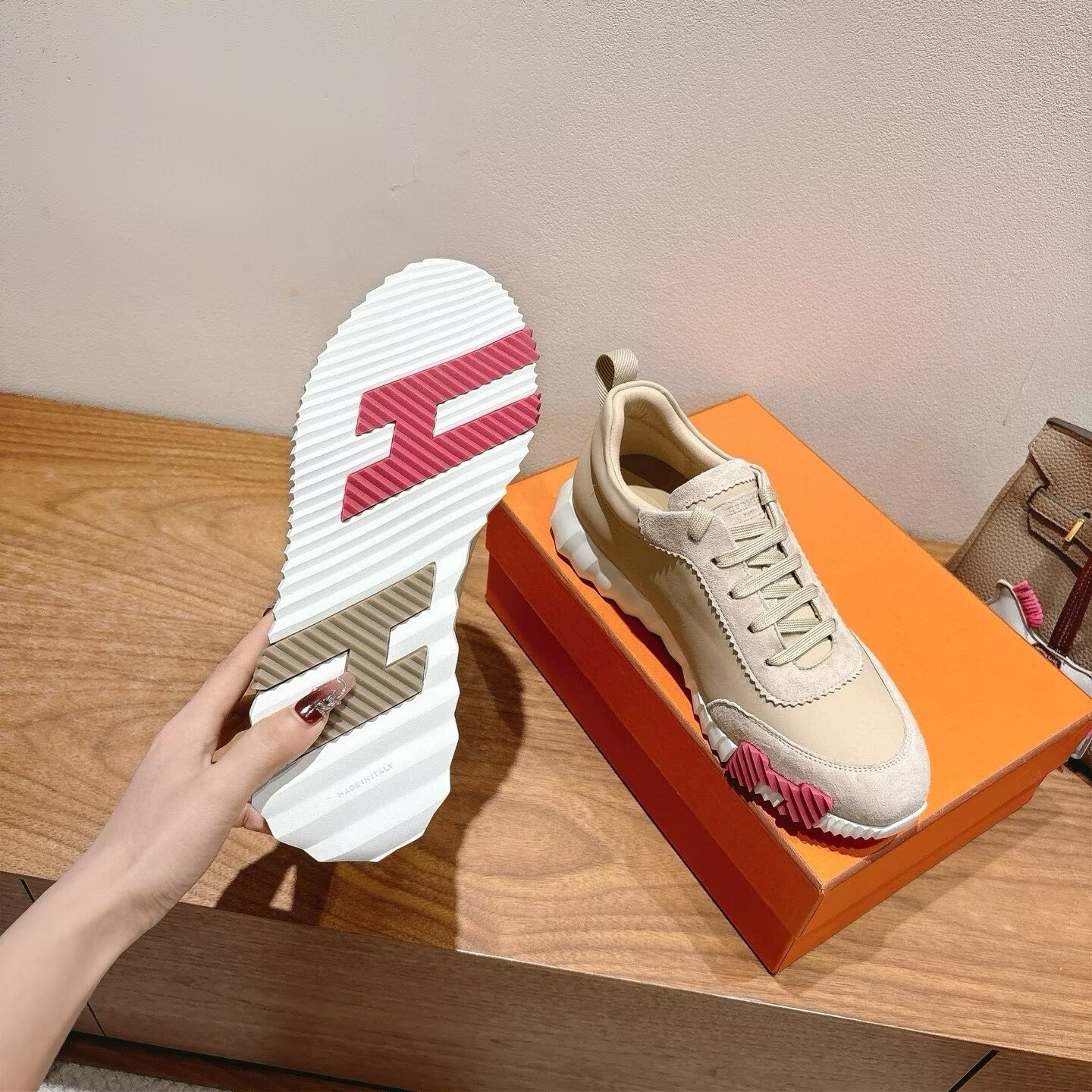 ua H**me5 bouncing sneaker
