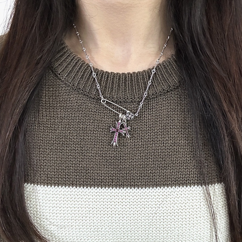 Ch*0me He**ts Twisted Cross Pin Necklace (Chain length 45+5cm)
