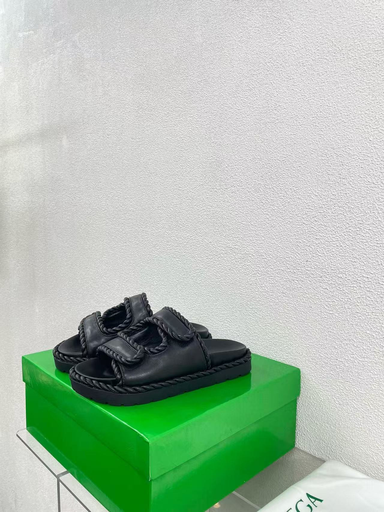 UA B0tt*ga Ven*ta Slide