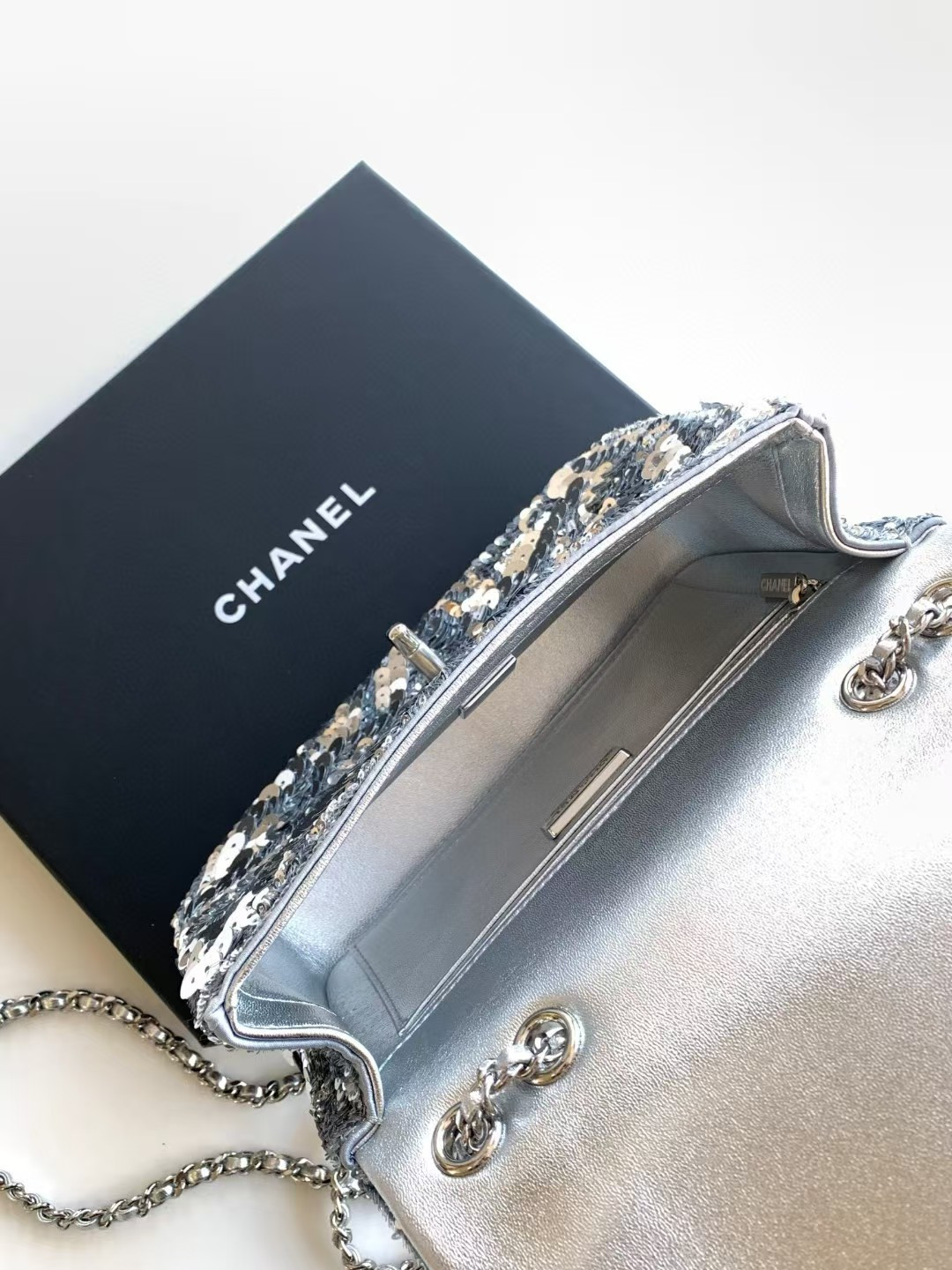 Ch**el CRUISE 25C FLAP BAG 14x21x8cm
