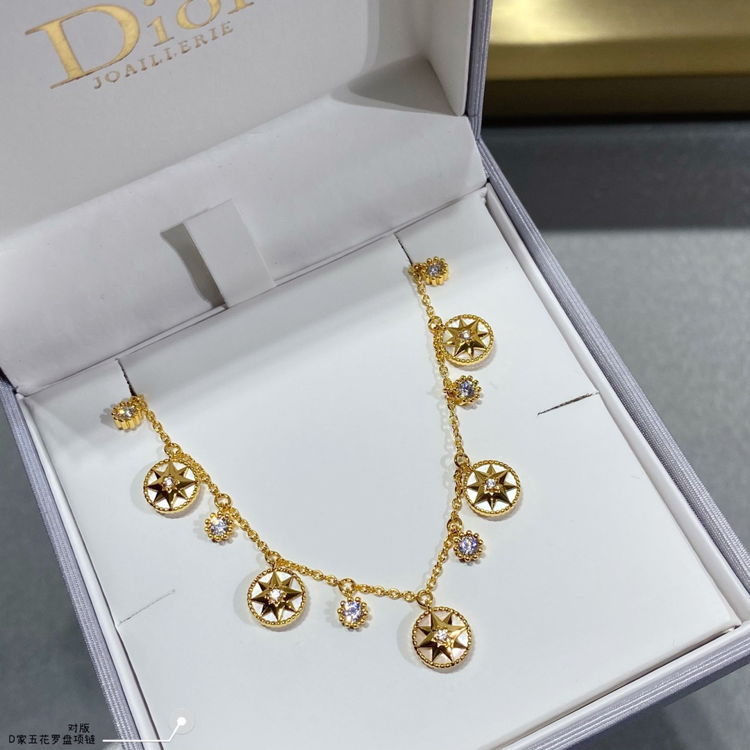 D10r compass Necklace
