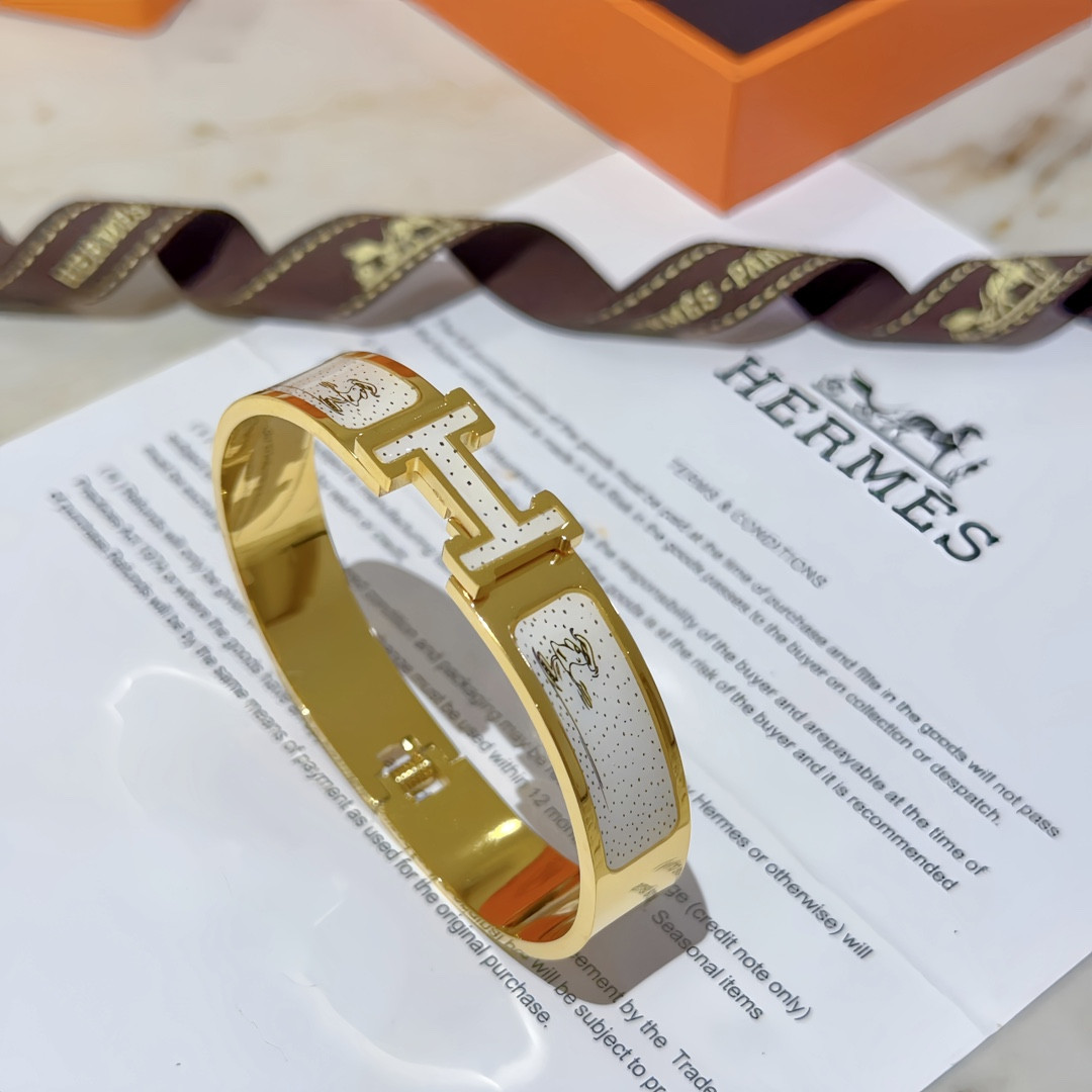 H**me5 enamel bracelet