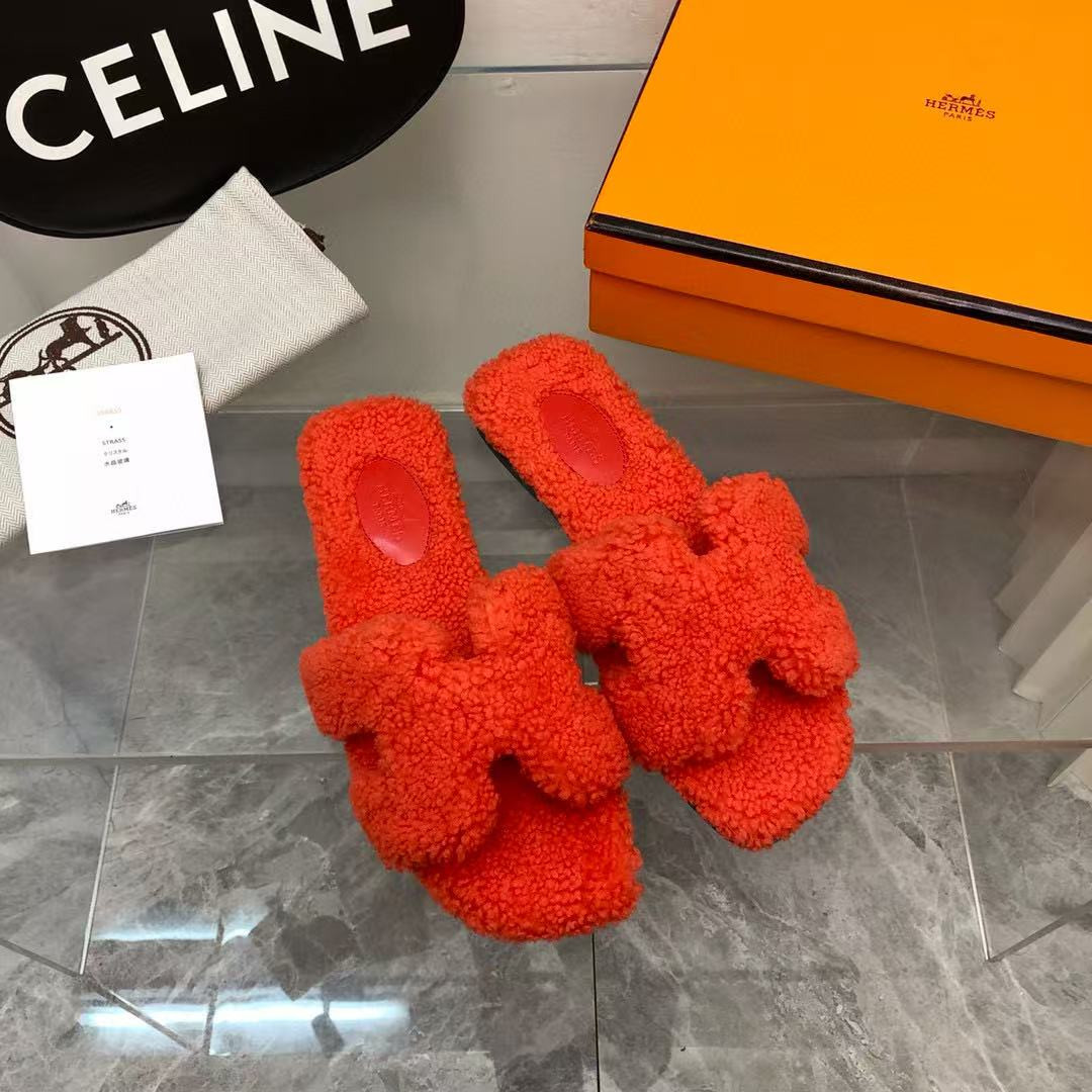 UA H**me5 Oran sandal