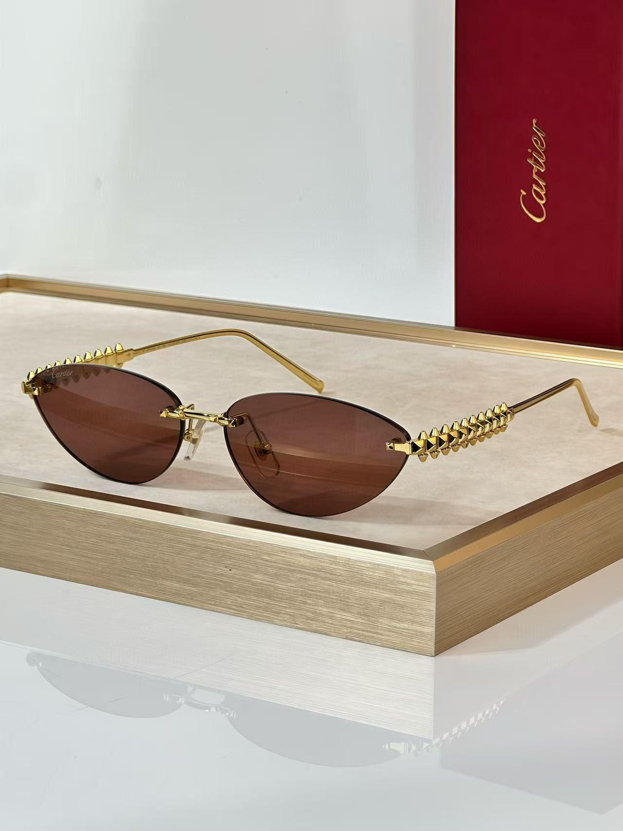 Ca*t1er glasses