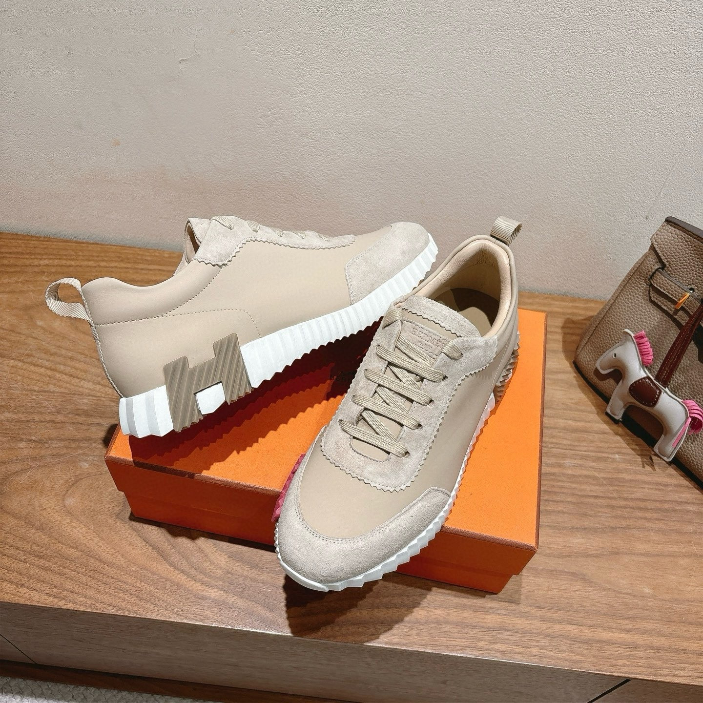ua H**me5 bouncing sneaker