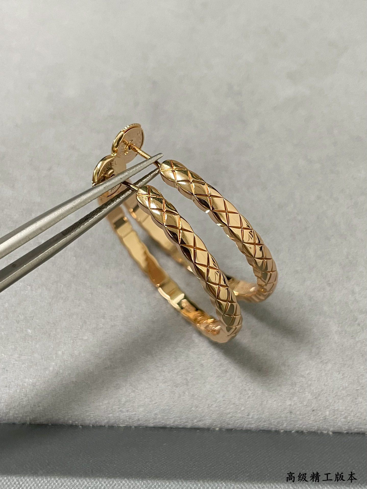 ch**el large D1am0nd-shaped polished surfa*e earrings