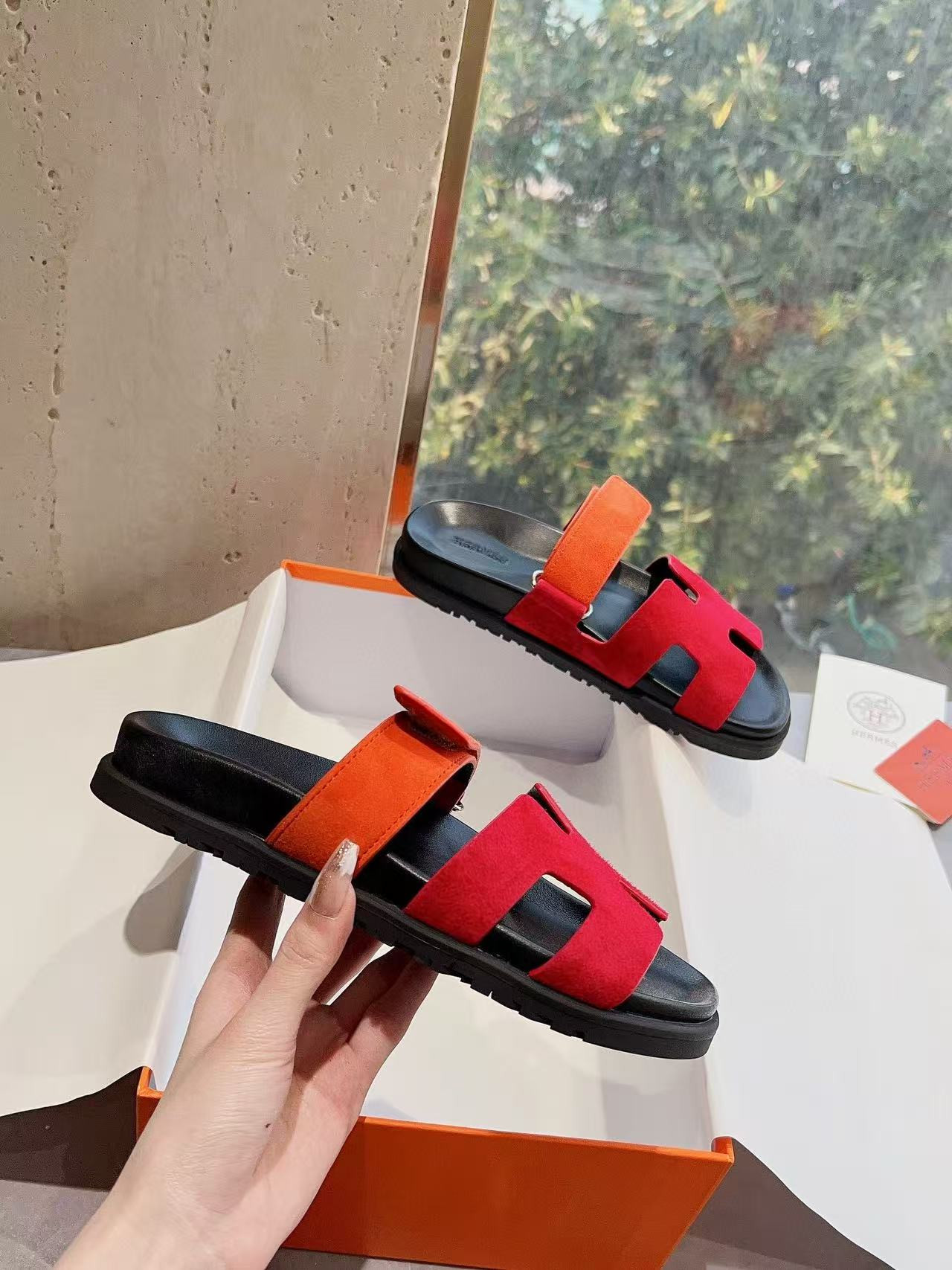 UA H**me5 Chypre Sandal